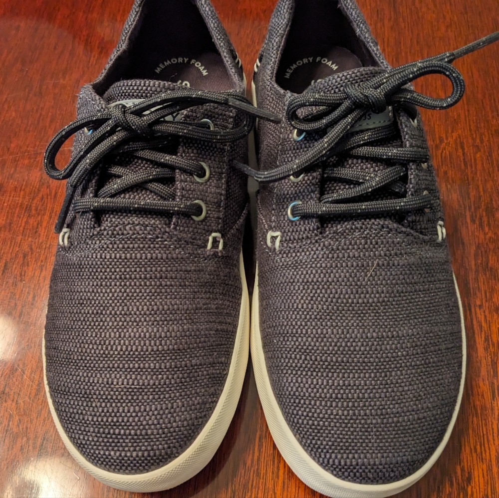 Boys Sperry Top Sider shoes, Dark Grey, Size 1.5 Y.